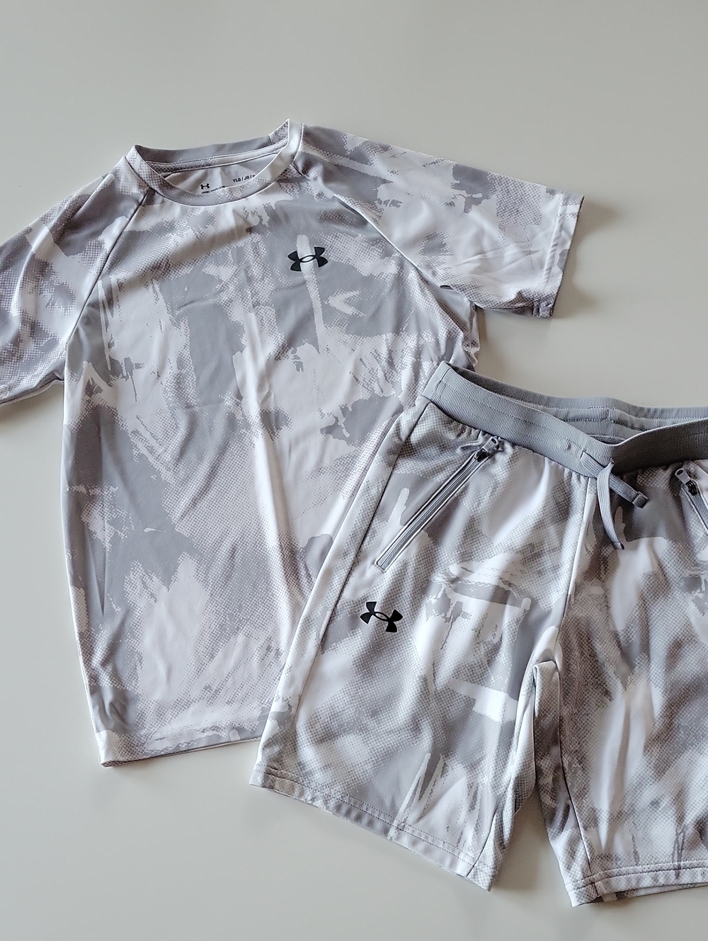 EUC Boys 2 piece Under Armour Set size YLG